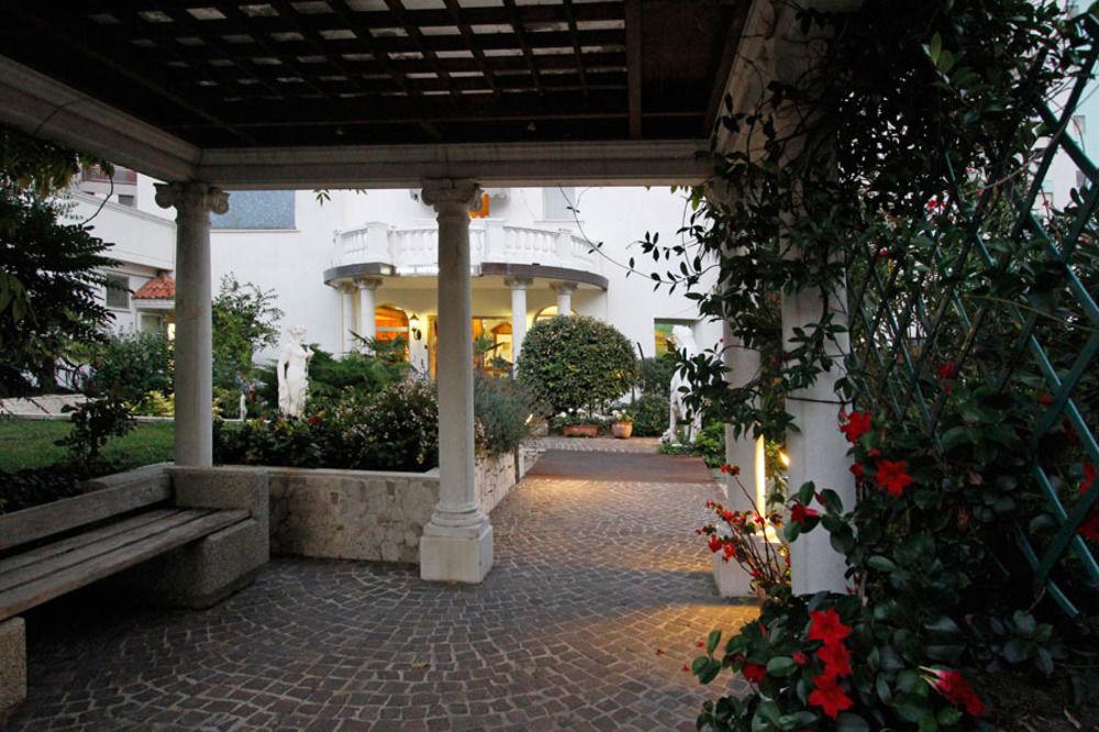 Park Hotel Cellini Lido di Jesolo Exterior photo