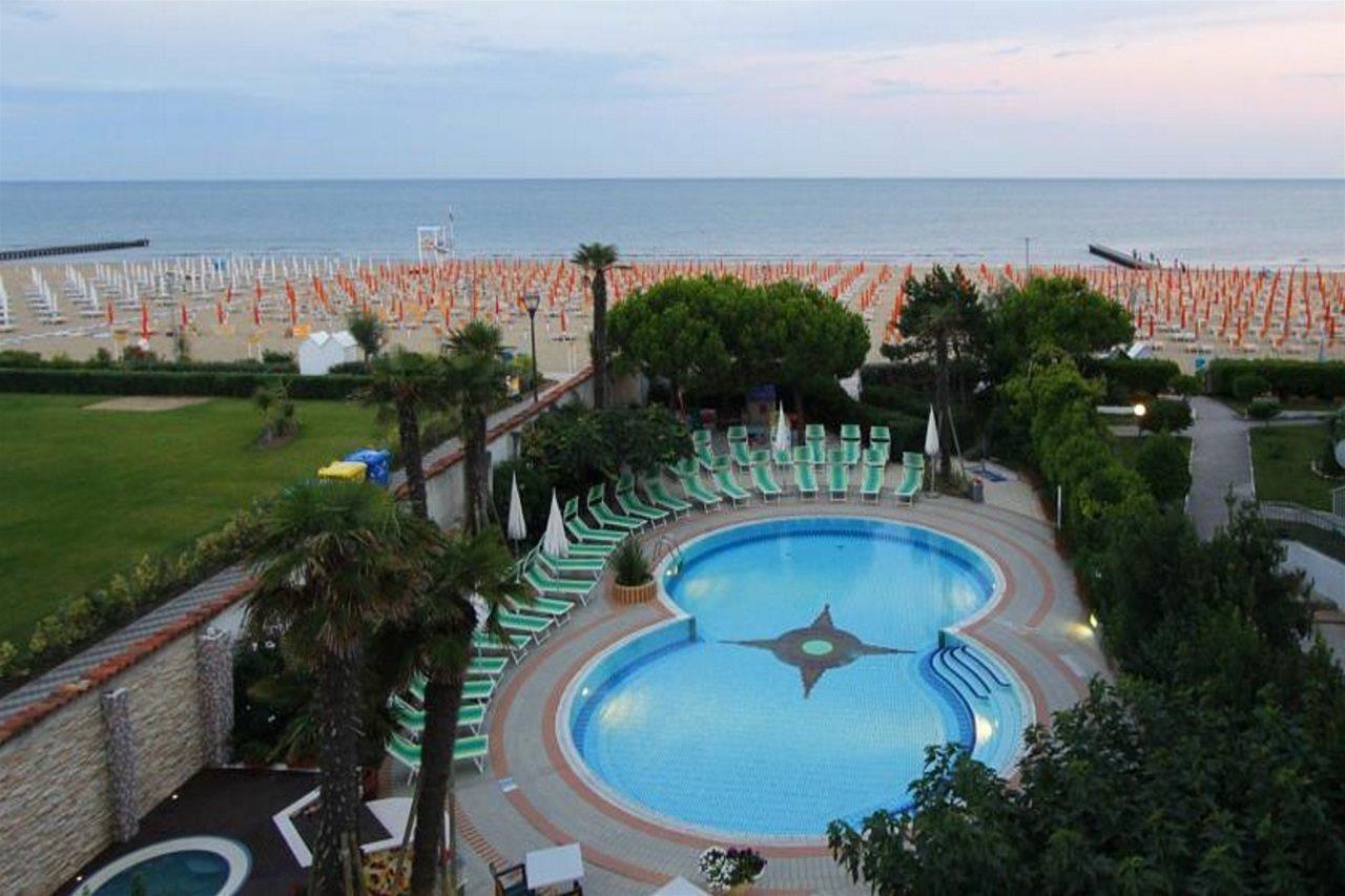 Park Hotel Cellini Lido di Jesolo Exterior photo