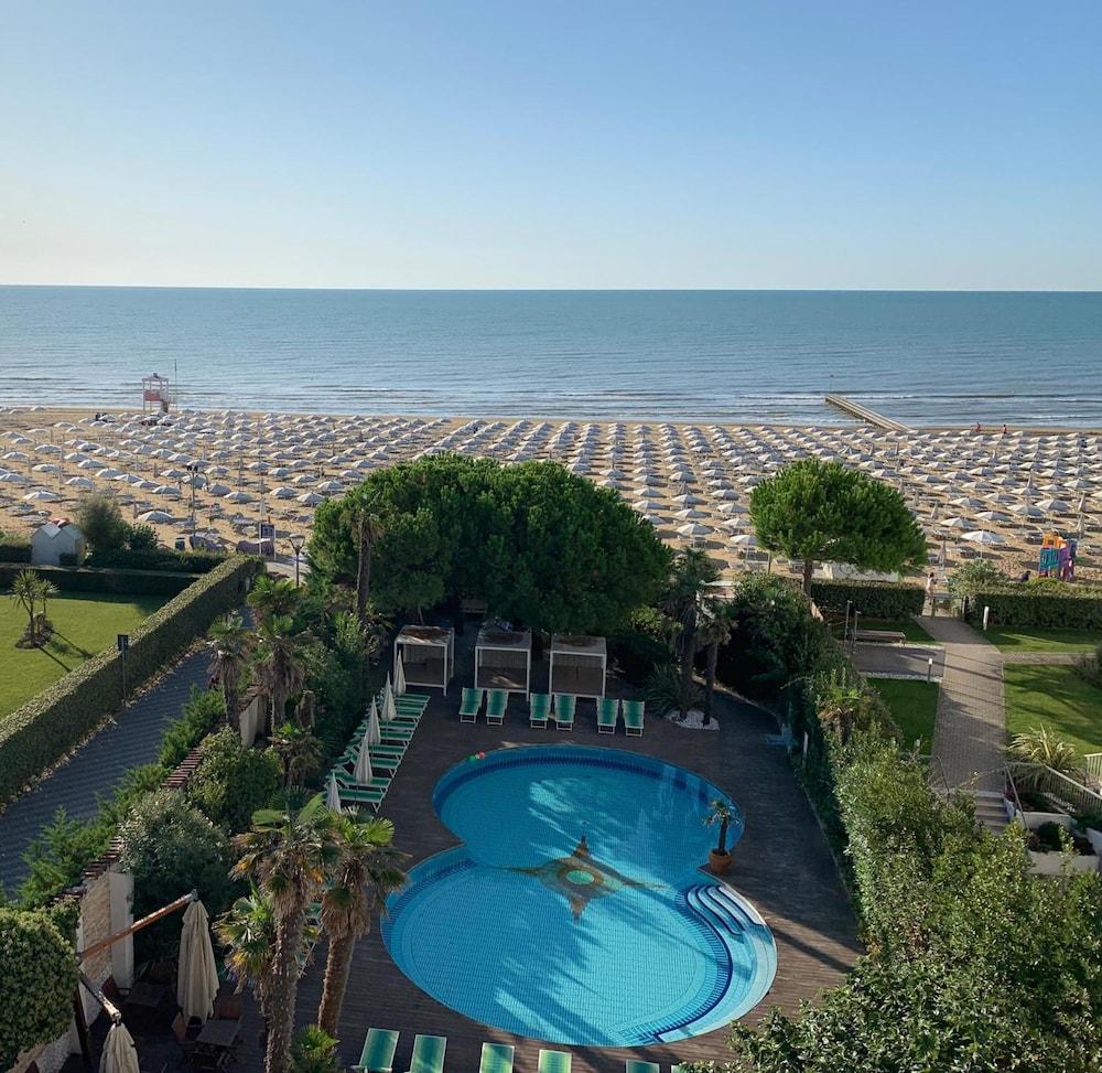 Park Hotel Cellini Lido di Jesolo Exterior photo