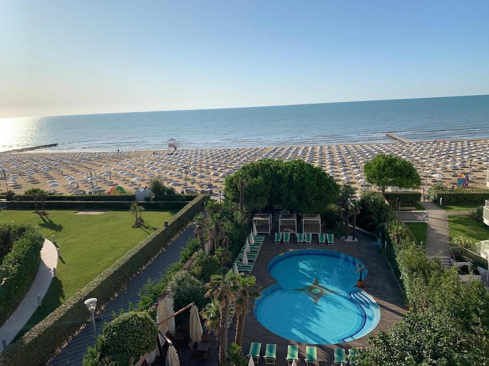 Park Hotel Cellini Lido di Jesolo Exterior photo