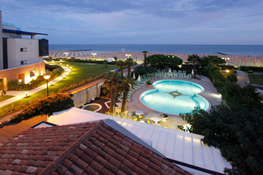 Park Hotel Cellini Lido di Jesolo Exterior photo